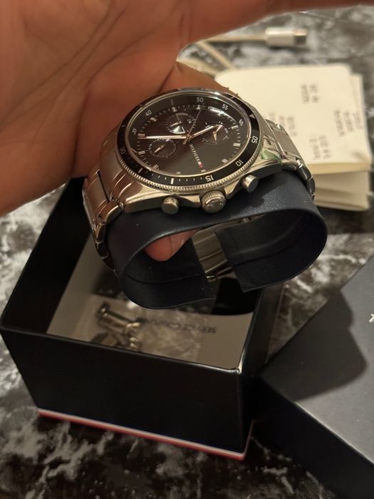 Часовник tommy hilfiger