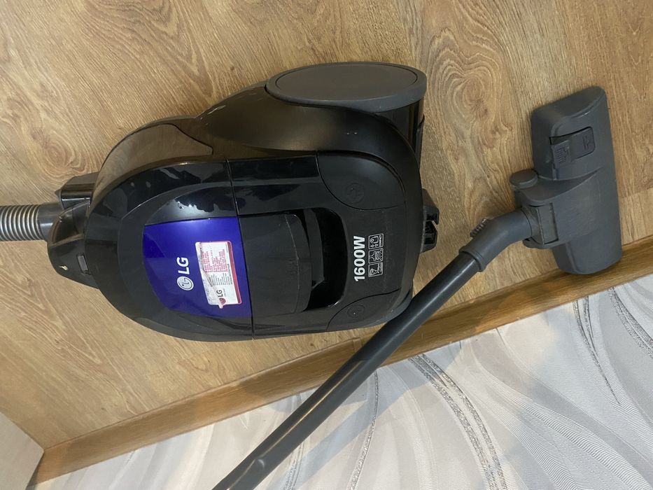 Пылесос LG 1600W