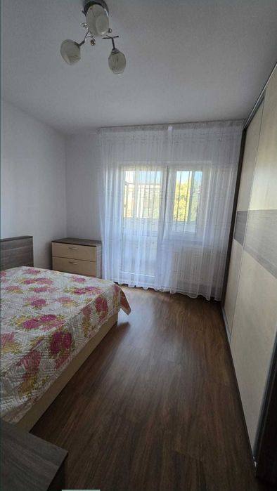 Apartament de inchiriat cu 4 camere decomandat 3/4, CT/AC, Rovine