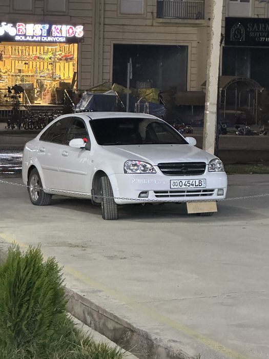 Lasetti 1.8 srochna sotiladi