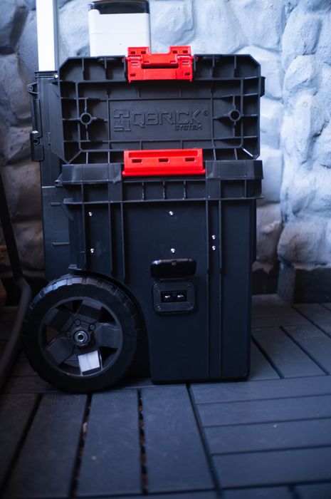 Продавам соларна станция + 6 броя гъвкави соларни панели