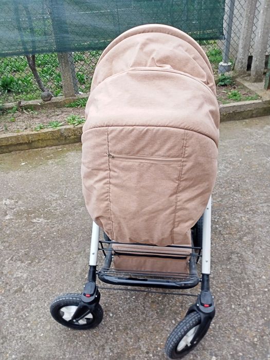 Трансформираща се бебешка количка