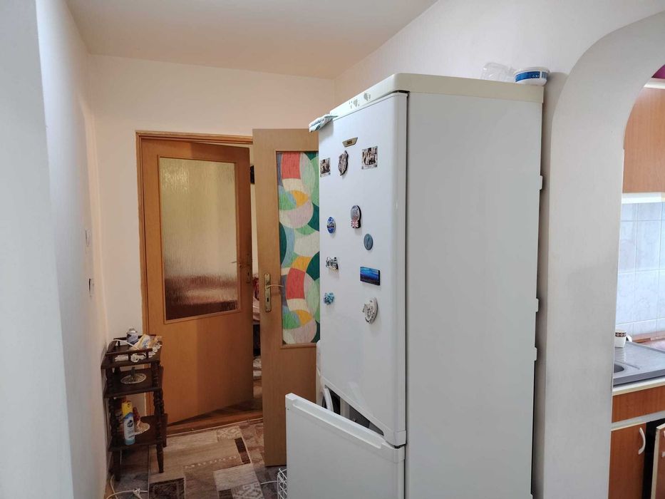 VAnd apartament 3 camere semidecomndat ,et 3. Falticeni , judet Suceava. TEL: 0744709322