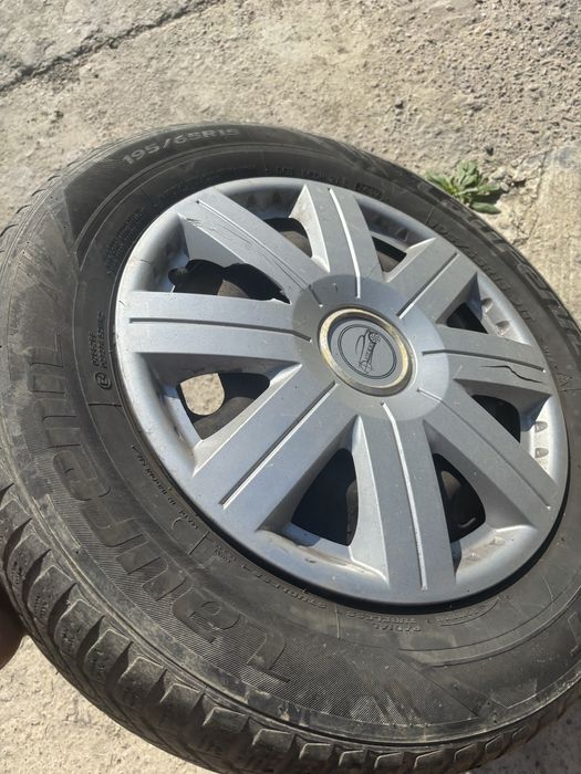 Vând jante de tablă + anvelope M+S 195/65 R15 – VW -200 lei toate