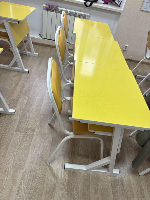 Парты со стульями