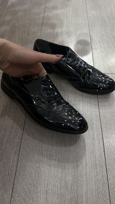 Туфли на низком каблуке