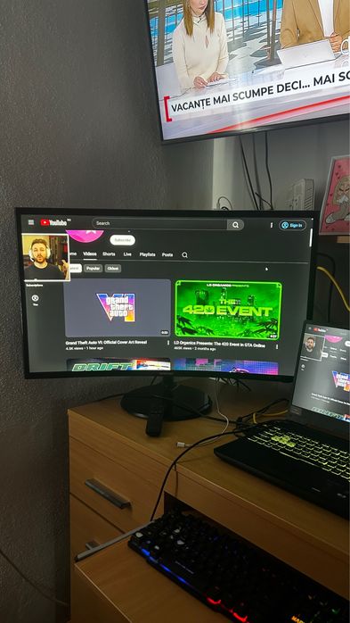 Monitor Curbat Samsung 81cm