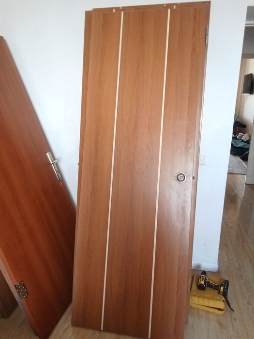 Дверь бу продается