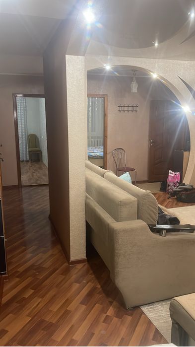 Продам 3х комнатную,студия,64кв,2 этаж