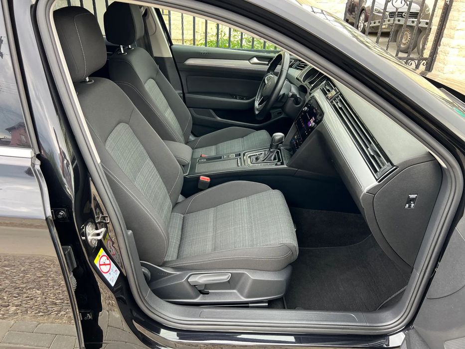 Volkswagen Passat FULL LED , Distronic , Lane Assist , Carte Service , FACTURA CU KM