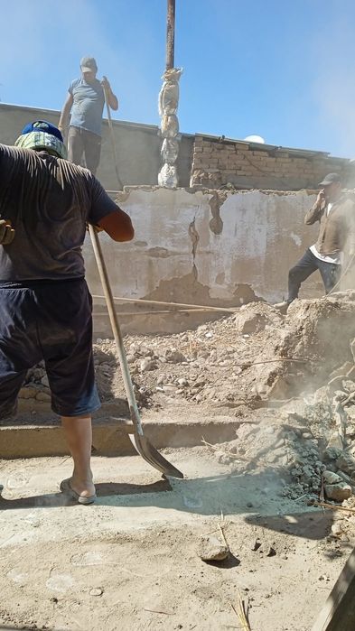 Демонтаж,кладка,стяжка итд.