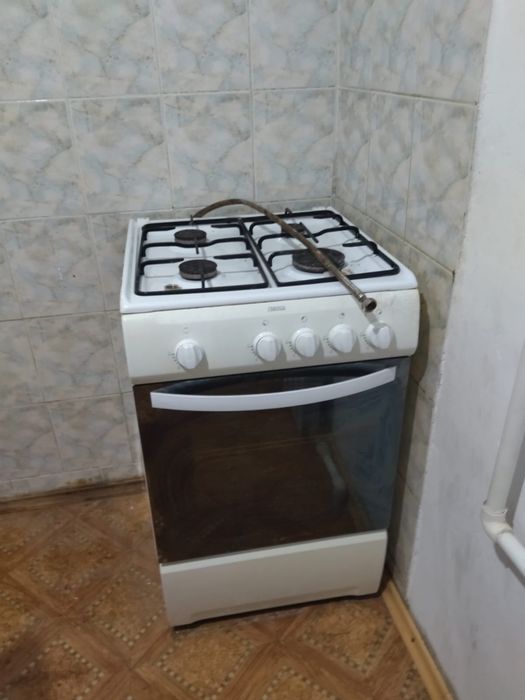 Продам газовую плиту