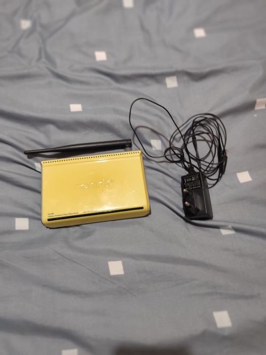 Router Tenda și două routere TPLink utilizate