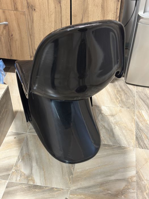 6 броя кухненски стола в черно и бяло