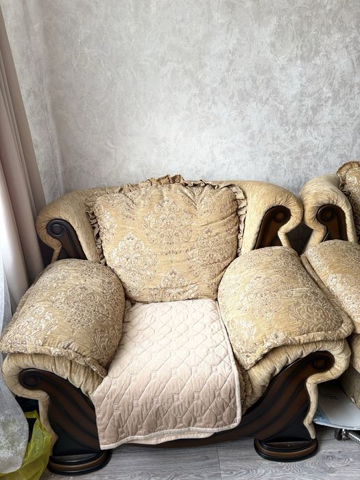 Продам диван в гостинную