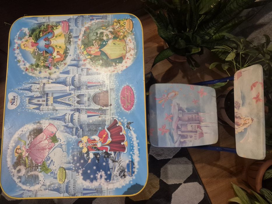 Столик со стульчиком детские (Россия).