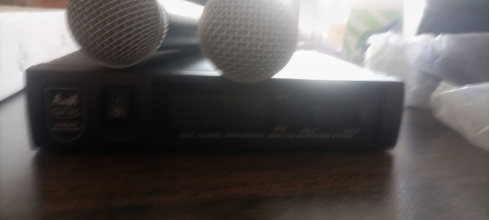 2 безжични микрофона