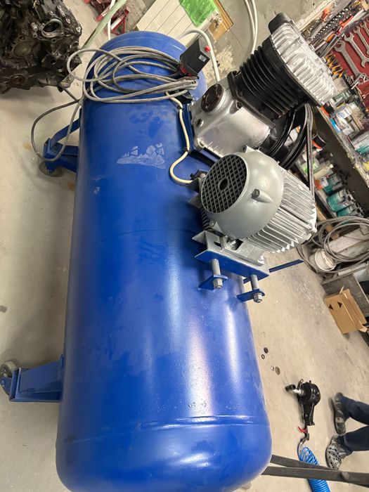 Италиански трифазен компресор