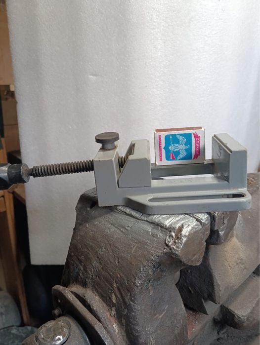 Продам тиски маленькие