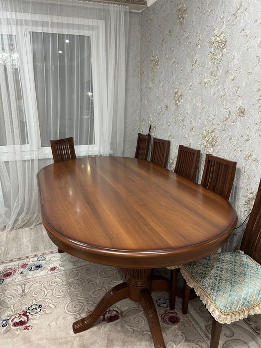 Стол из натурального дерева