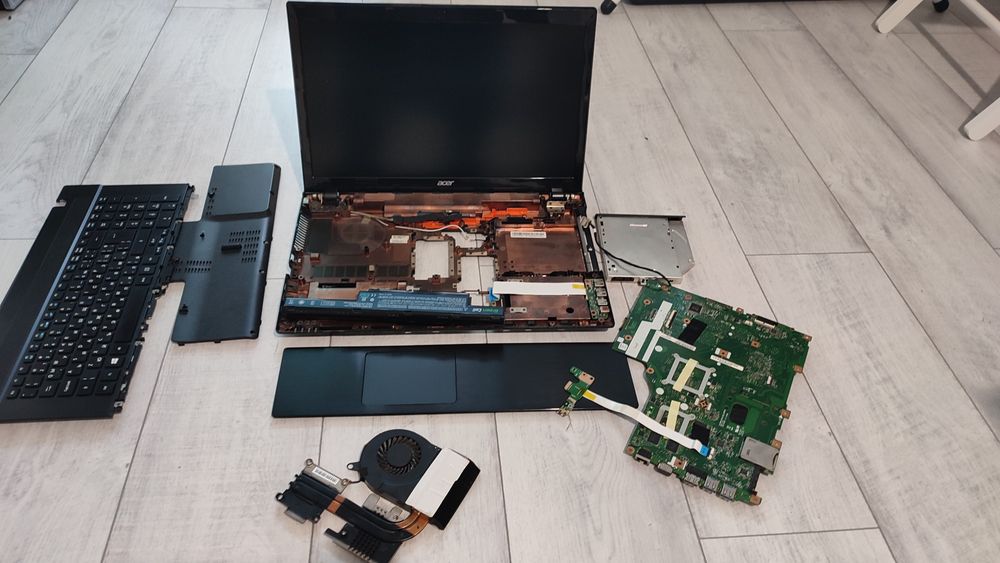 Acer Aspire V3-772G на части