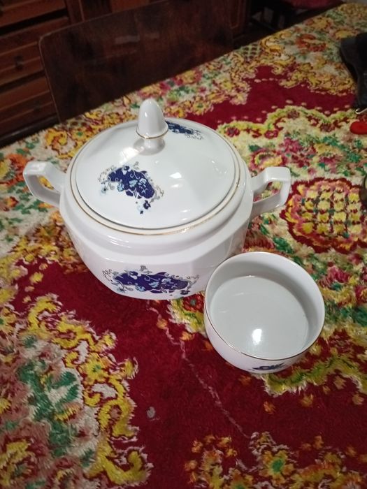 Vând serviciu de masă