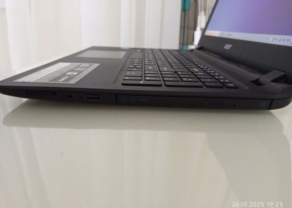 Продам ноутбук  d15,6  ACER