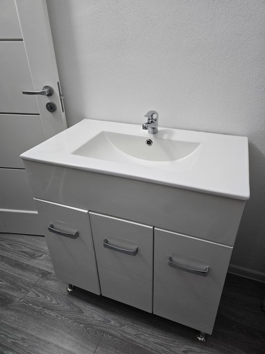 Mobilier baie cu lavoar