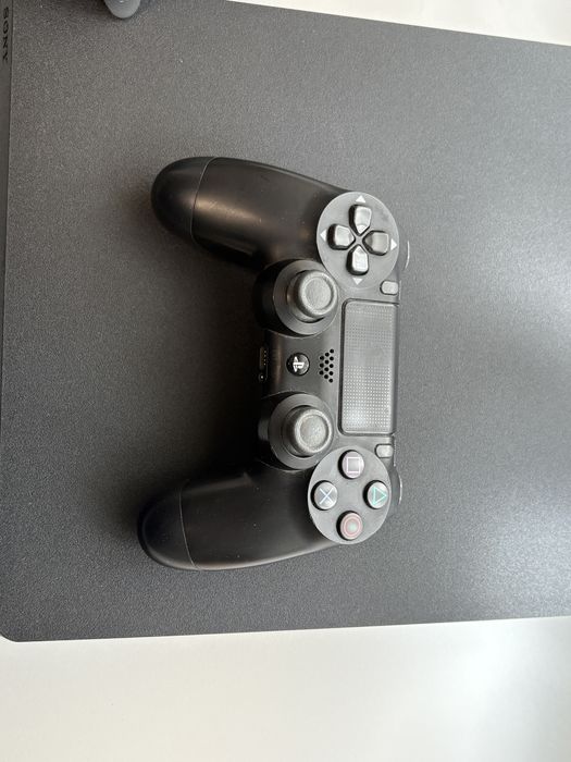 PlayStation 4 + 2 Контролера + Игра