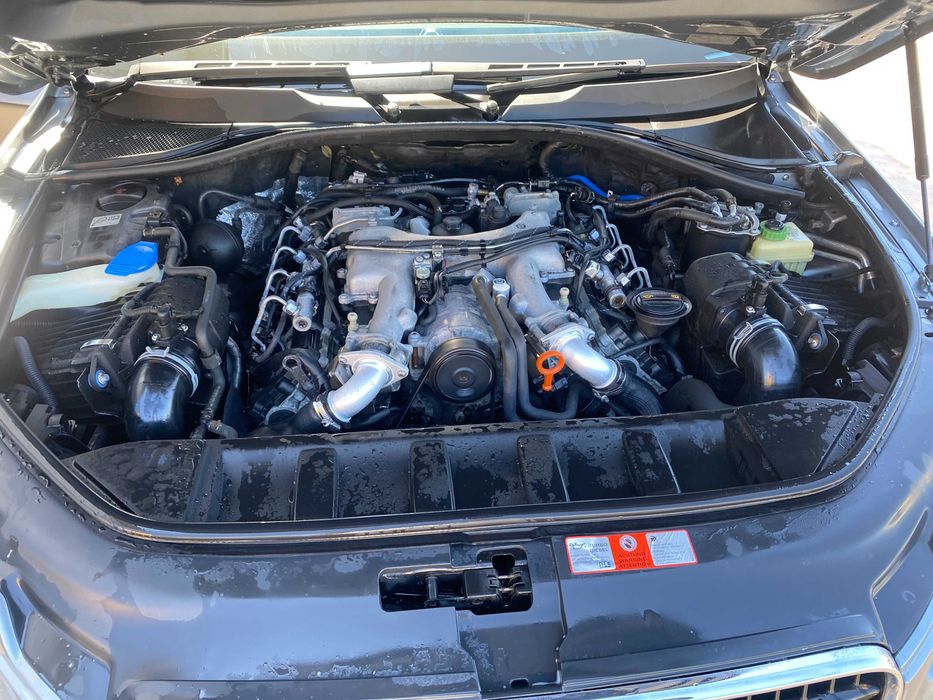 dezmembrez audi q7 4.2tdi euro4/far audi q7/bara fata audi q7