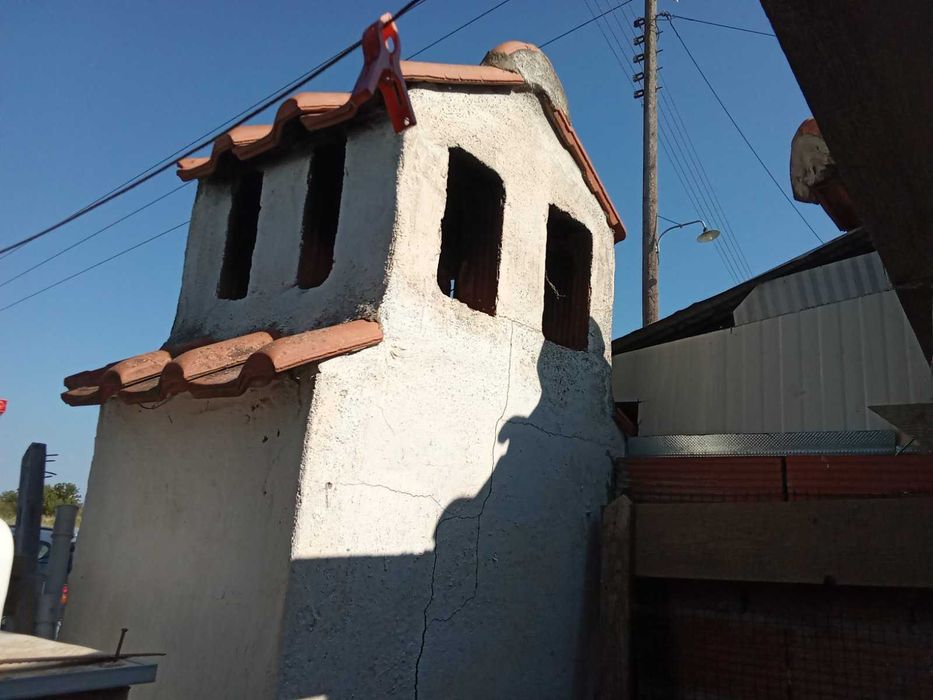 ПРОДАВАМ каравана с навес 36 кв. м, кухня,баня, двор до морето в Paralia Karianis -6700 евро.