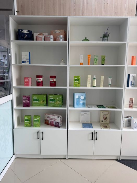 Продам полки и ресепшен