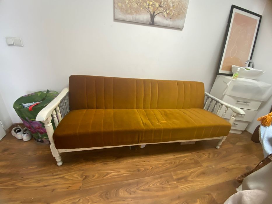 Диван с ретро визия