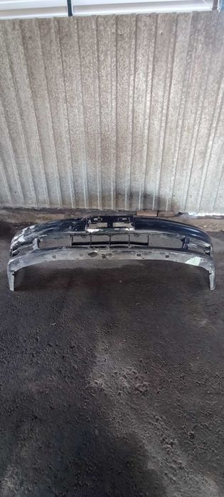 Передний бампер на автомобиль Nissan maksima