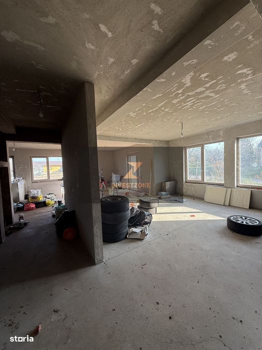 Casă spațioasă cu teren 806 mp