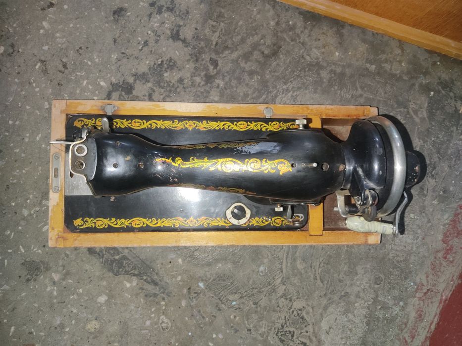 Продам швейную машинку