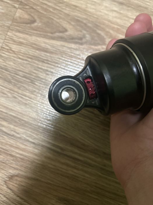 продавам заден амортисьор fox x2