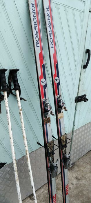 Vand Skiuri rossignol cu legaturi si bete