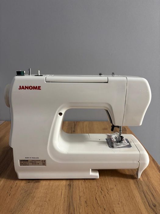 Продам швейную машинку срочно