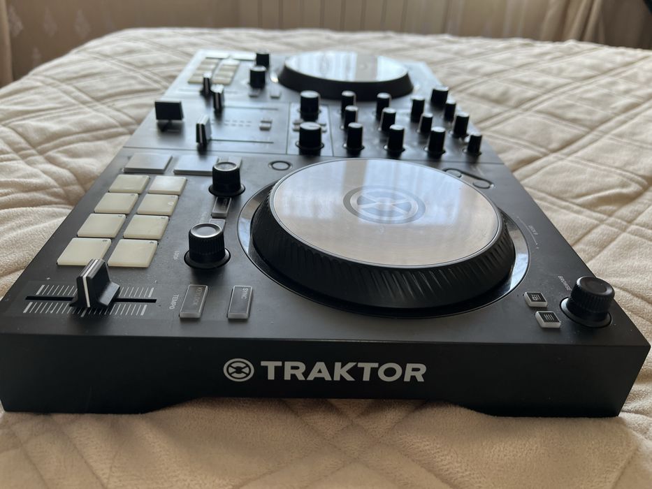 DJ контроллер Native Instruments Traktor Kontrol S2 MK3