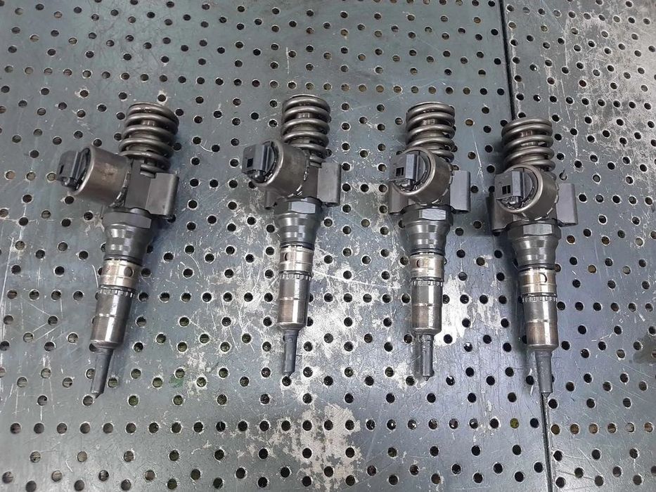 injector bre bkd  azv 2.0 tdi audi a3 8p a4 b7 vw golf 5 0414720404  03g130073g