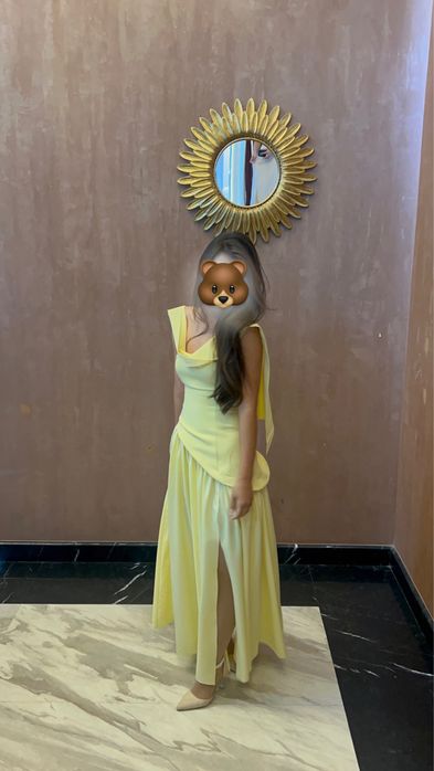 Желтое вечернее платье