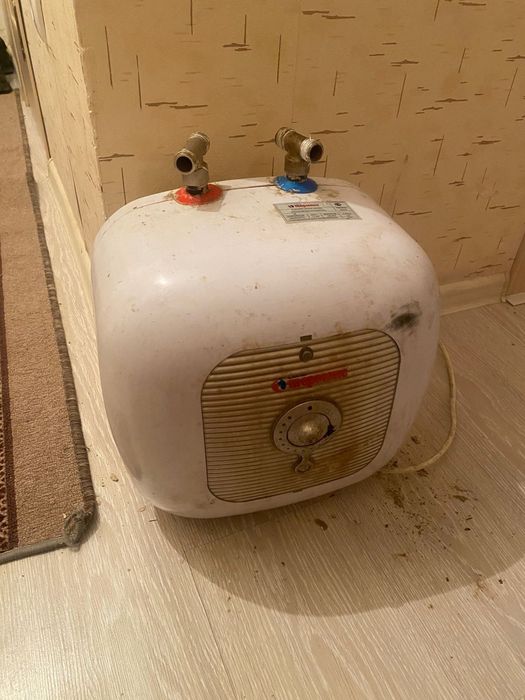 Арестом работает