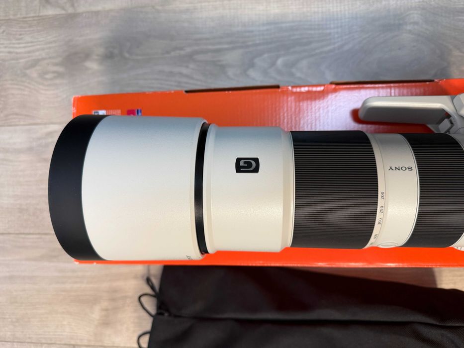 Sony FE 200-600mm f/5.6-6.3 G OSS обектив, перфектно състояние