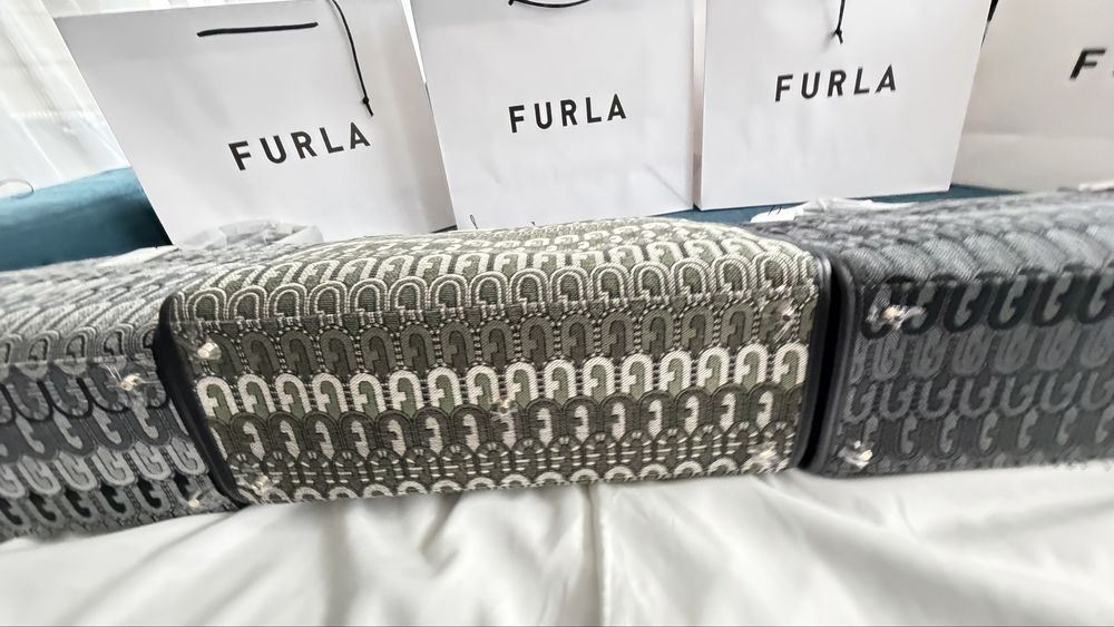 FURLA Opportunity в 5 цвята.Нови,100% оригинал, със сериен номер етикети противопрахова торбичка , подаръчен плик FURLA.Всичко ит до