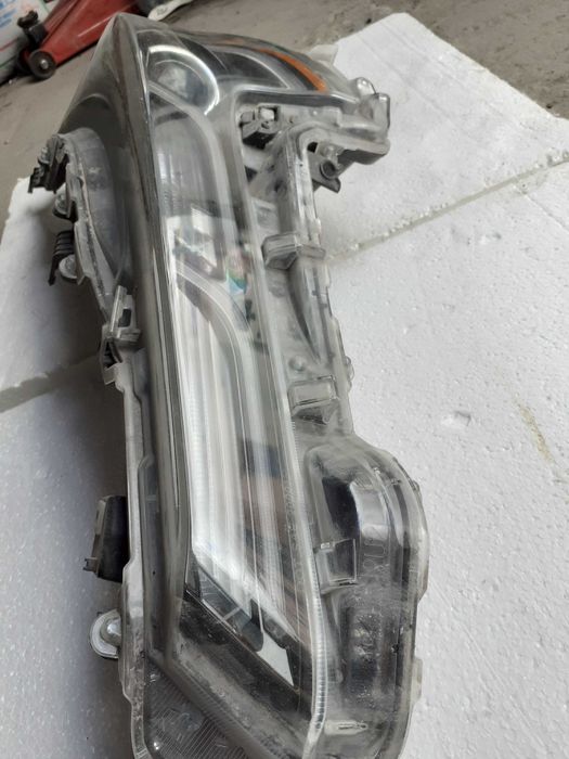 Фара передняя Toyota Corolla E210