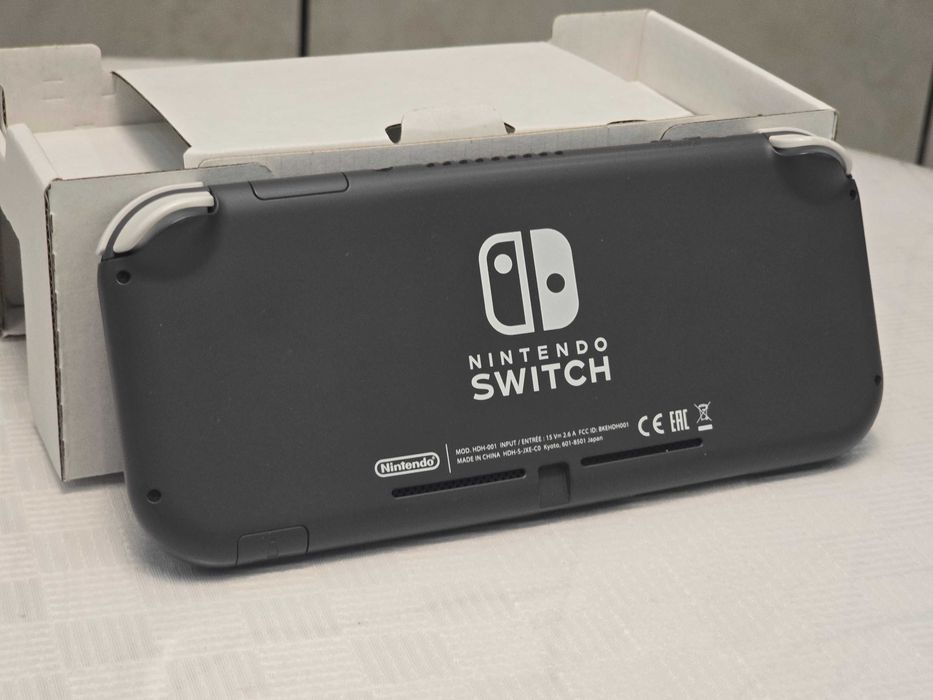 Nintendo Switch Lite + Animal Crossing New Horisons