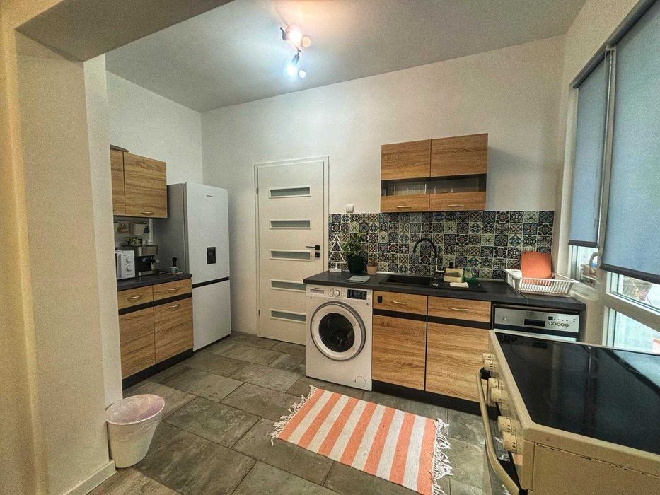 Нощувки: Голям Апартамент - 3 спални (Безплатно Паркиране)