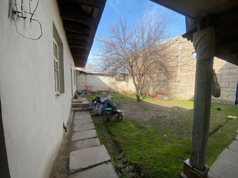 Hovli sotiladi Sebzor Riviera makro orqasida