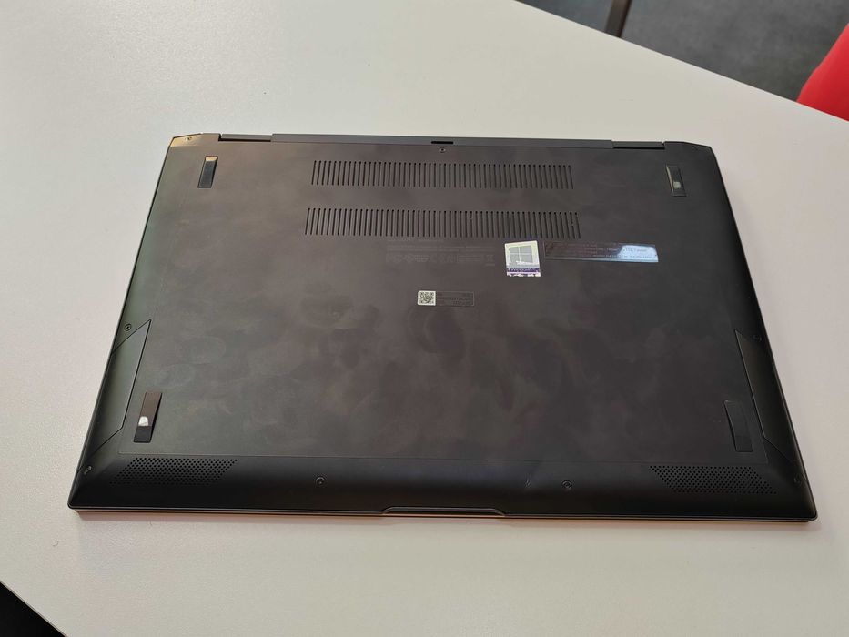 ASUS ZenBook Flip S UX371EA I7 1165G7 , 16gb ,  ram UHD OLED 4k Magazin CAshGen